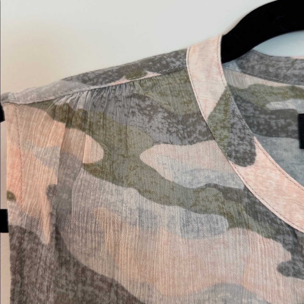 DKNY size small Camo Button-Up Top in Green and Gray rayon loose fit pockets - Picture 5 of 5